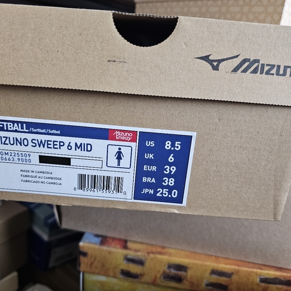 MIZUNO SWEEP 6 MID WOMEN'S METAL SOFTBALL CLEAT Tough and incredibly lightweight - Picture 8 of 16